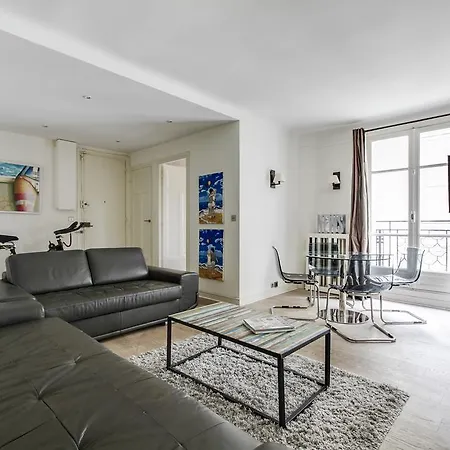 Spacious Flat Near Arc De Triomphe باريس