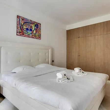 Spacious Flat Near Arc De Triomphe * باريس
