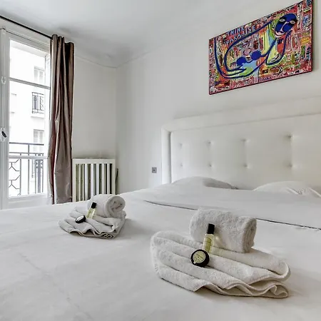 Spacious Flat Near Arc De Triomphe *